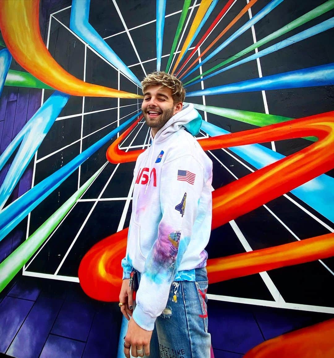 ジャック・グリフォーのインスタグラム：「Let the art do the speaking」