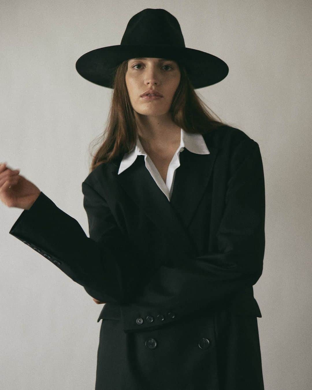 JanessaLeoneのインスタグラム：「KORIN ___ The Essential Black Hat Collection. Now available to shop online and in-store. Discover your next closet staple.  #janessaleone」