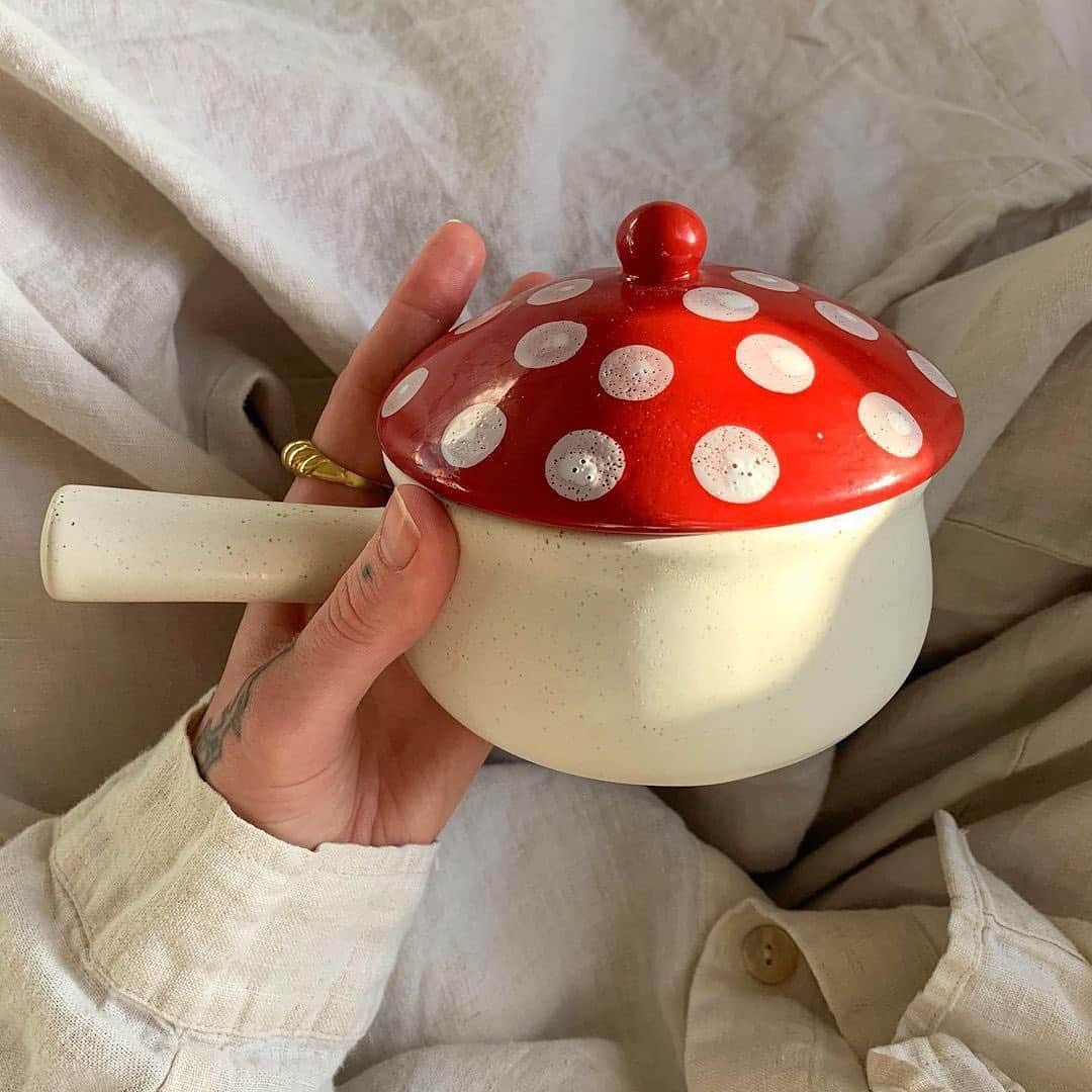 Urban Outfittersさんのインスタグラム写真 - (Urban OutfittersInstagram)「Back by popular demand: the Mushroom Lidded Soup Crock 🍄 Get first dibs at the link in bio. @m0ldypeach #UOHome」2月14日 2時04分 - urbanoutfitters