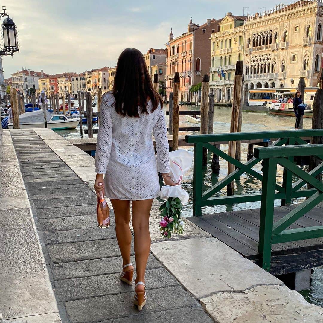 Mionetto USAさんのインスタグラム写真 - (Mionetto USAInstagram)「Meet me on the catwalk #NYFW 2021 #welcome #ProseccoRosé . . . #Mionetto #Wines #Sparklingwine #wine #view #sunset #weekend #Venice #Italy #roseallday #pink #travel #saturday #veniceitaly #flowers #rosé #roses #2021 #travelphotography #fashion #love #valentinesday」2月14日 2時12分 - mionettoproseccousa