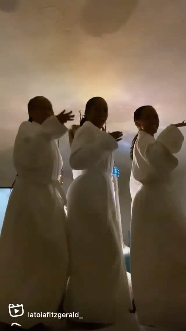カルーシェ・トランのインスタグラム：「😆😆😆😆😆 @laurenrod8 @latoiafitzgerald_」