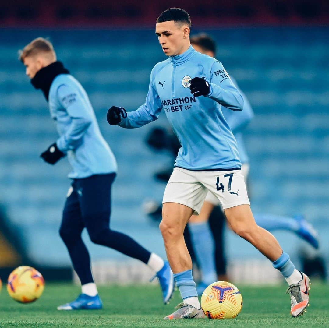 マンチェスター・シティFCさんのインスタグラム写真 - (マンチェスター・シティFCInstagram)「Warming up at a VERY cold Etihad 🥶 #mancity」2月14日 2時20分 - mancity