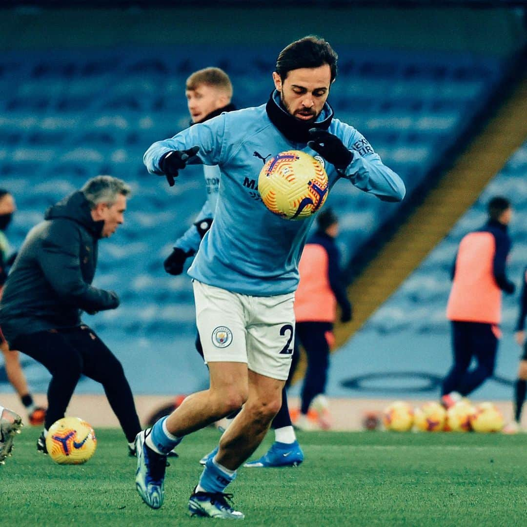 マンチェスター・シティFCさんのインスタグラム写真 - (マンチェスター・シティFCInstagram)「Warming up at a VERY cold Etihad 🥶 #mancity」2月14日 2時20分 - mancity