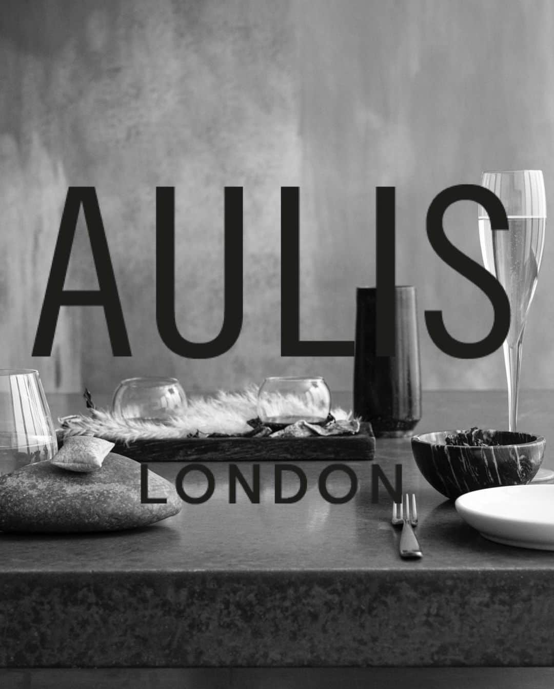 @LONDON | TAG #THISISLONDONさんのインスタグラム写真 - (@LONDON | TAG #THISISLONDONInstagram)「🍽🔥 Incredible Food Giveaway with @AulisSimonRogan! 🔥🍽 2 Prizes up for grabs!  🥇 1st Prize dinner for 2 at Aulis London, @rogan_simon ‘s chef’s table in Soho, when the restaurant reopens! What a treat! 😱 🥈 2nd Prize - an incredible Aulis at Home for 2 people, easy to prepare and plate to perfection! 🥰 (both prizes cater for vegetarians!) ___________________________________________ T’s & C’s ▶️ Follow @AulisSimonRogan & @SimonRoganAtHome ▶️ Tag the person you want to share this prize with! ▶️ Each tag is a new entry, no limits ▶️ Starts at time of posting and ends midnight Tuesday 16th Feb ‘21. ▶️ Winners to be contacted by @LONDON and winners announced on our stories next week!  ___________________________________________ Exec chef @olimarlow and head chef @charlietayler92 can’t wait to look after you! So over to you! Get following and tagging and good luck! 🍽🔥❤️🥰 ___________________________________________  #thisislondon #lovelondon #london #londra #londonlife #londres #uk #visitlondon #british #🇬🇧 #foodiesoflondon #londonfood #londonfoodie #londonfoodies #londonreviewed #aulis #aulislondon #simonrogan」2月14日 2時29分 - london