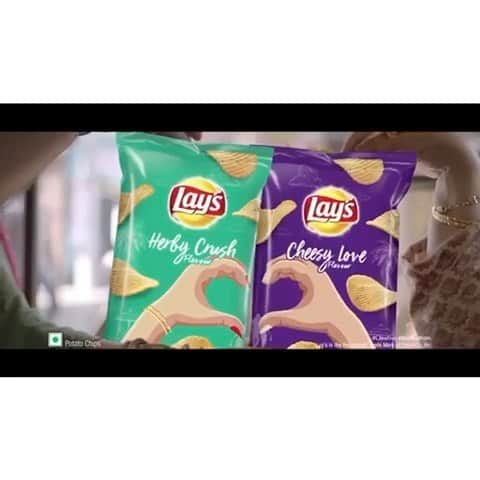 アリア・バットのインスタグラム：「💛💜」