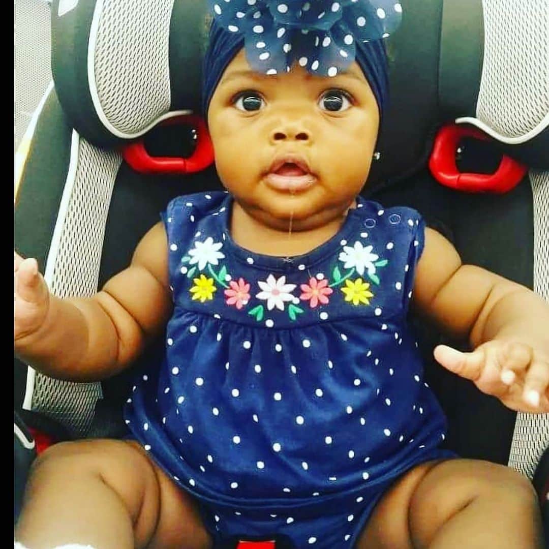 タイラ・バンクスのインスタグラム：「Taking a break from🍦launch biz work to scroll IG and what do I see? This preciousness. Just randomly scrolling and what a stress reducer @lyneco2017 is. A bouncin’ bundle of beautiful joy. 👶🏽」
