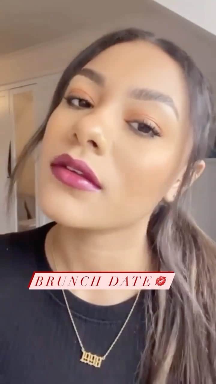 エスティローダーのインスタグラム：「Can your #ValentinesDay plans keep up with our endless lip looks? 💄 Get your lips ready with our #PureColor #lipstick favorites, just like #EsteeArtist @esteepro_kaitlynturlin. From subtle nudes to vivid reds and deep plums, our gorgeous shades will have you sending virtual kisses to all your Valentines or Galentines 💋  Shades: Irresistible 440, Red Noir 522, Poppy Sauvage 300, Insolent Plum 450」