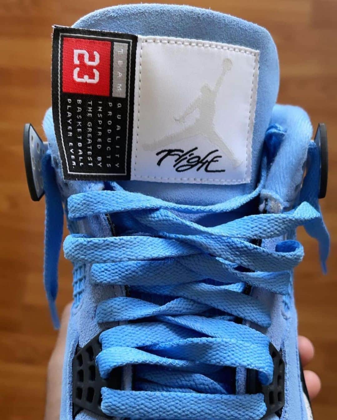 Sneakgalleryさんのインスタグラム写真 - (SneakgalleryInstagram)「In hand look at the upcoming Air Jordan Retro 4 SE #UNC releasing April 28th in full-family sizing ❄️.」2月14日 3時34分 - sneakgallery