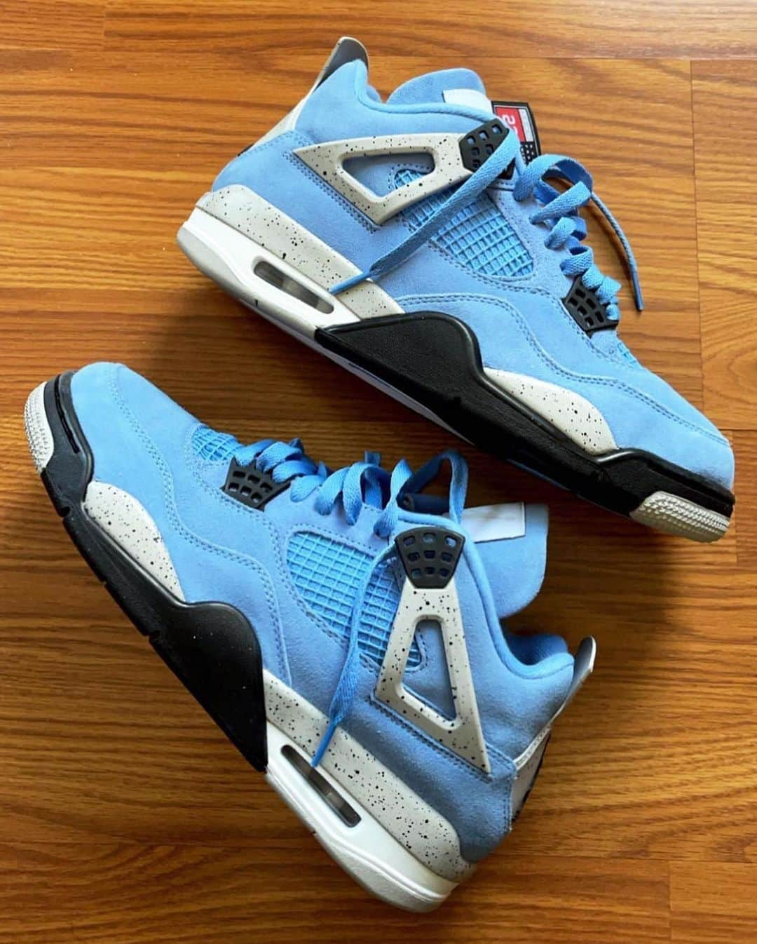 Sneakgalleryのインスタグラム：「In hand look at the upcoming Air Jordan Retro 4 SE #UNC releasing April 28th in full-family sizing ❄️.」