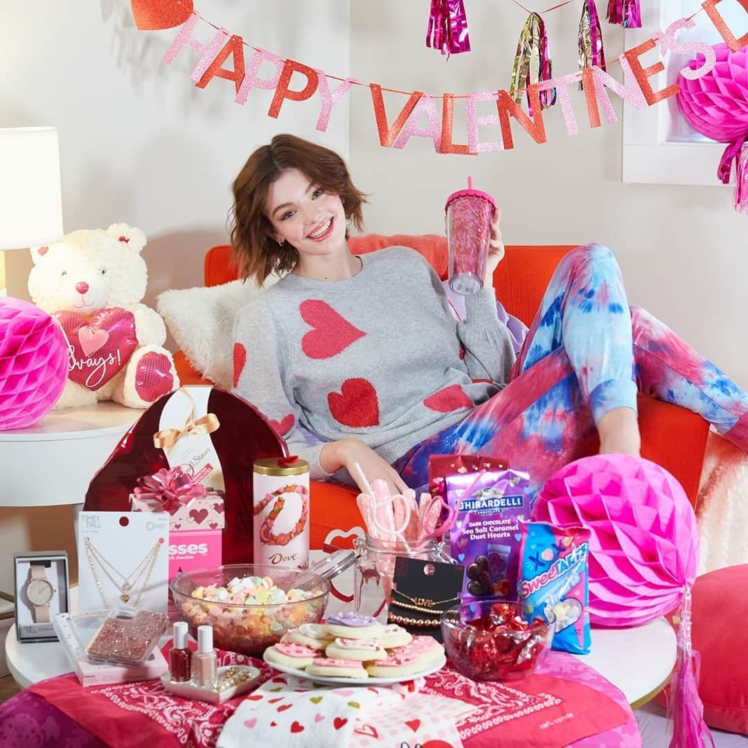 Wal-Mart Stores, Incのインスタグラム：「Happy #GalentinesDay! Is gift-receiving your love language? 😉 Just so happens that gift-giving is ours. 💙」