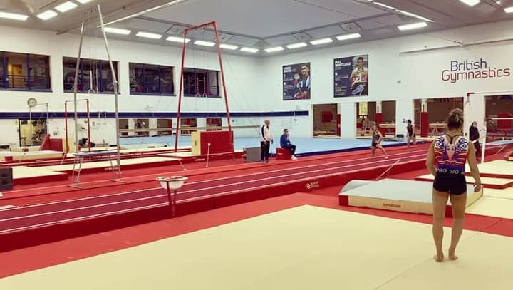 のインスタグラム：「Making improvements all the time  💪🏽🤍✨ #gettingthere」