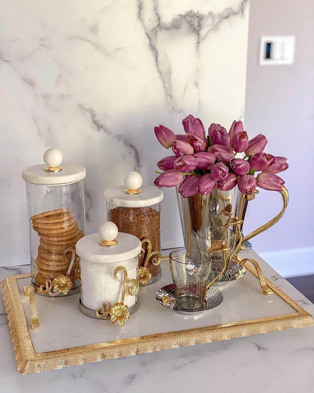 のインスタグラム：「Link In Bio To Shop! Our product drop is now live!! Tap on the pictures or click the link in my bio to shop all these items and more! Hurry up! Things are selling out! Inspiremehomedecor.com」