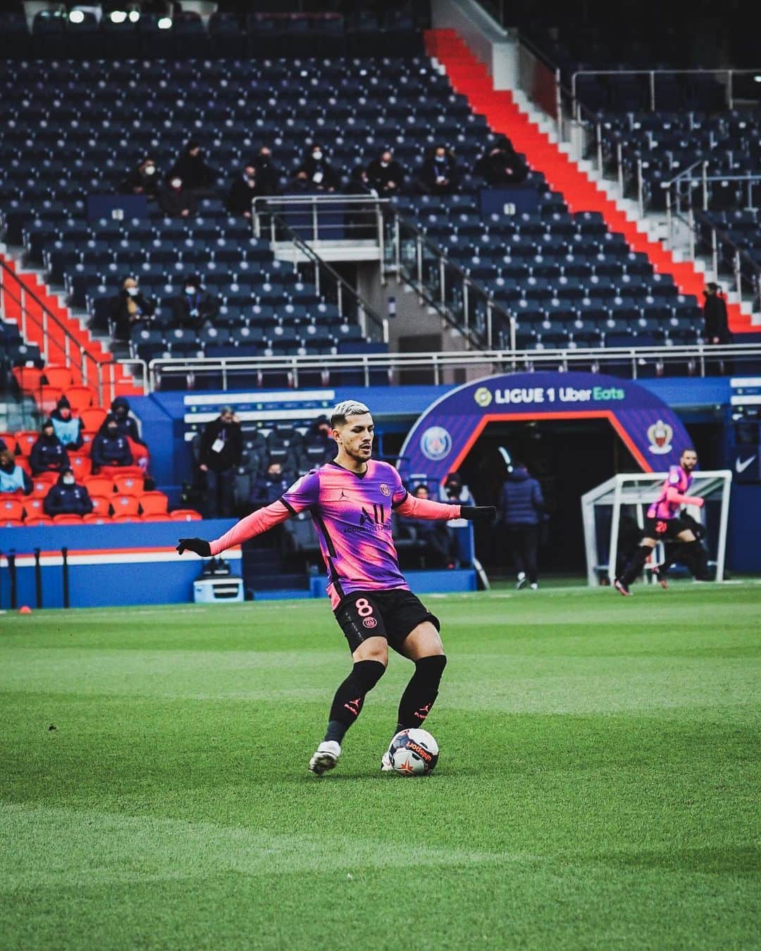 レアンドロ・ダニエル・パレデスのインスタグラム：「Otra gran victoria en casa 👏🏽❤️💙 @psg」