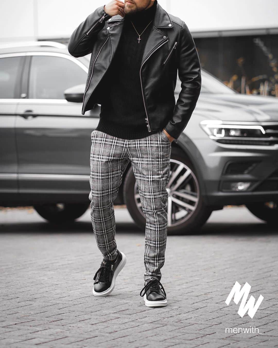 Men Withのインスタグラム：「Great photo of our dear friend @tony_barrottu 👌🏽 #menwithstreetstyle」