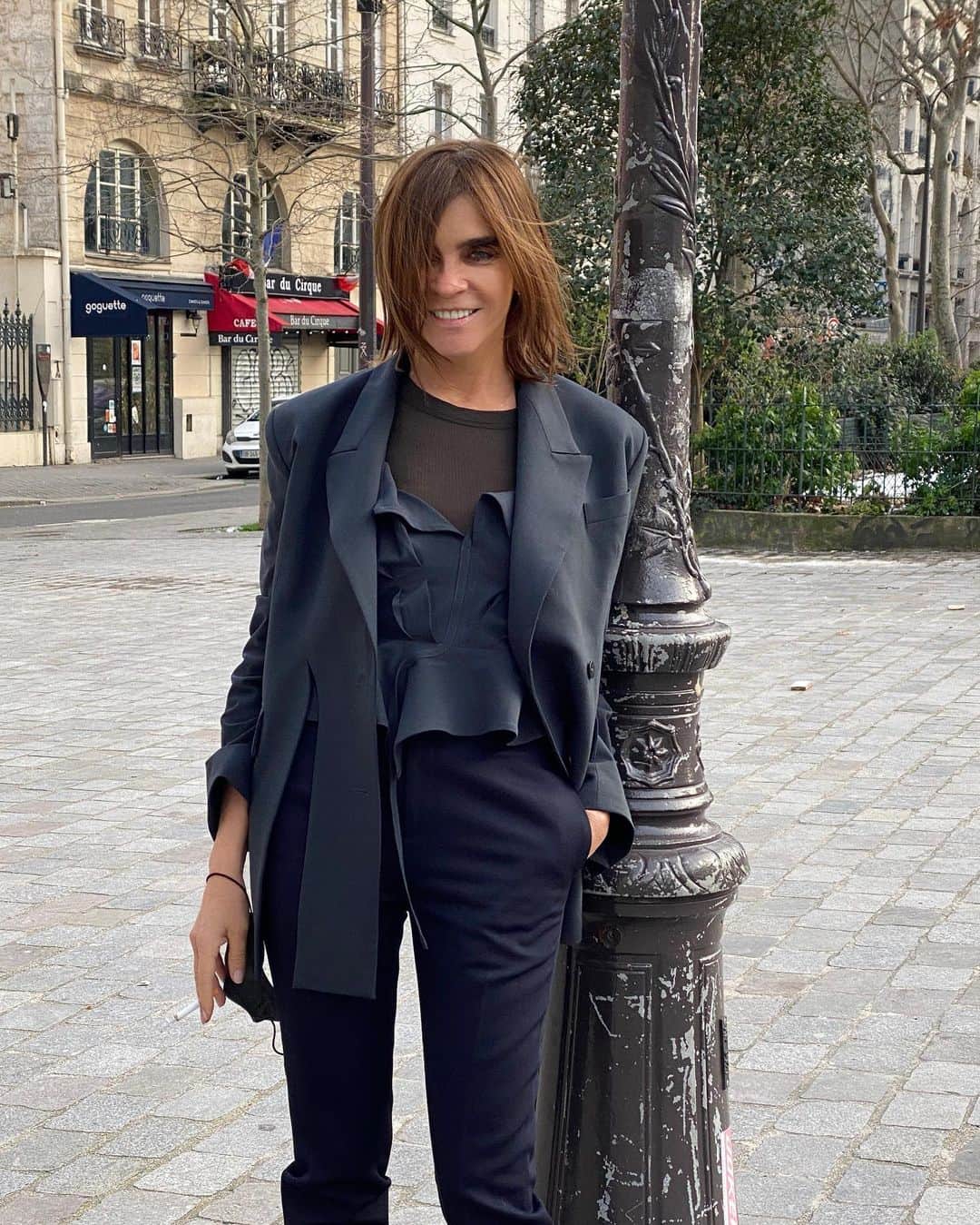 カリーヌ・ロワトフェルドのインスタグラム：「Paris, always 🖤 happy weekend in @ottolinger1000」