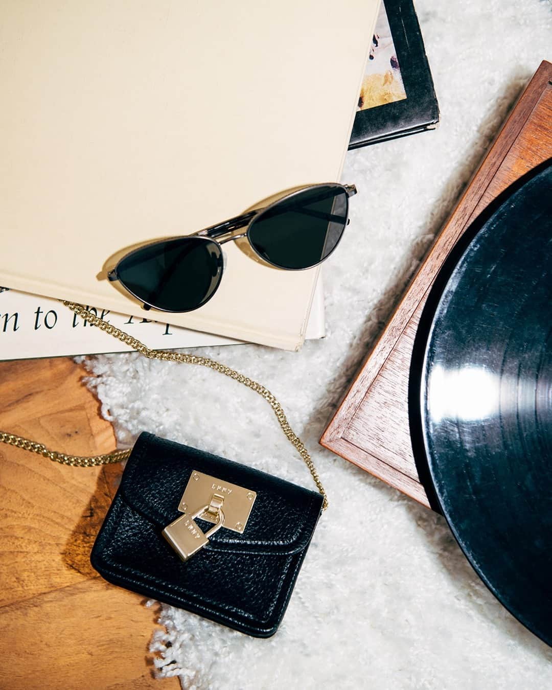 DKNYのインスタグラム：「Gifts is our love language. Explore #DKNY accessories on DKNY.com.」