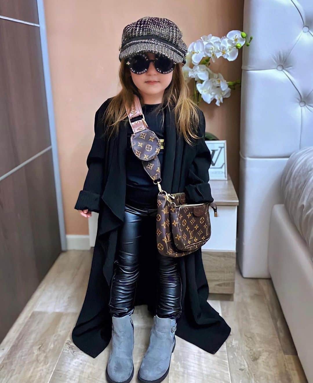 Kidz Fashionのインスタグラム：「🖤 by @eva_baby_and_family #kidzfashion」