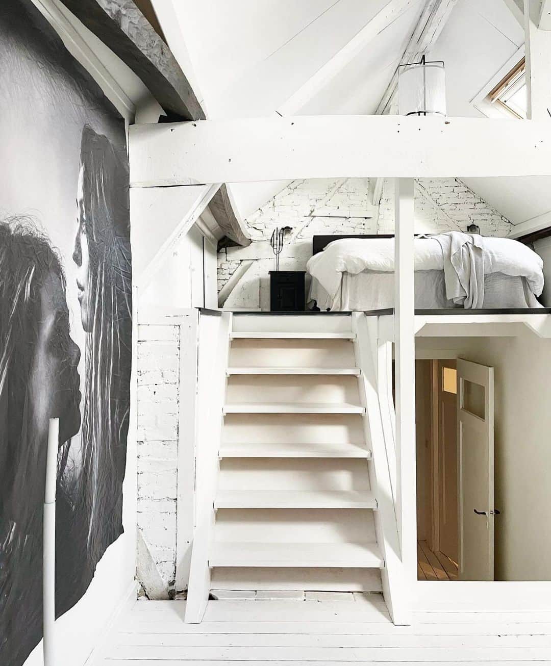 My Interiorのインスタグラム：「Very cool 😎 style living in this gorgeous home of @odyvet Big love ❤️ 🤙」
