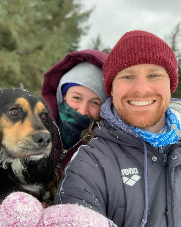 ハンナ・ミレイさんのインスタグラム写真 - (ハンナ・ミレイInstagram)「Making the most of the snowy walks ☃️ 🔹 🔹 🔹 #familypicture #winterwonderland #threemusketeers #scotland #walkies #familytime #snowysaturday」2月14日 4時24分 - smiley8889