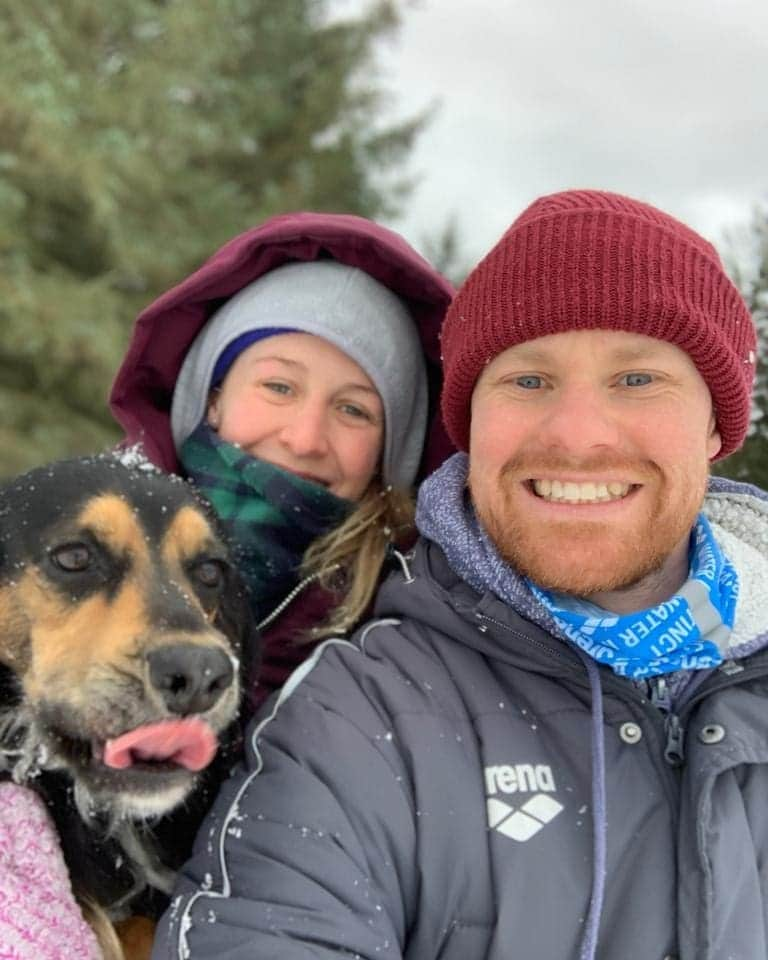 ハンナ・ミレイさんのインスタグラム写真 - (ハンナ・ミレイInstagram)「Making the most of the snowy walks ☃️ 🔹 🔹 🔹 #familypicture #winterwonderland #threemusketeers #scotland #walkies #familytime #snowysaturday」2月14日 4時24分 - smiley8889