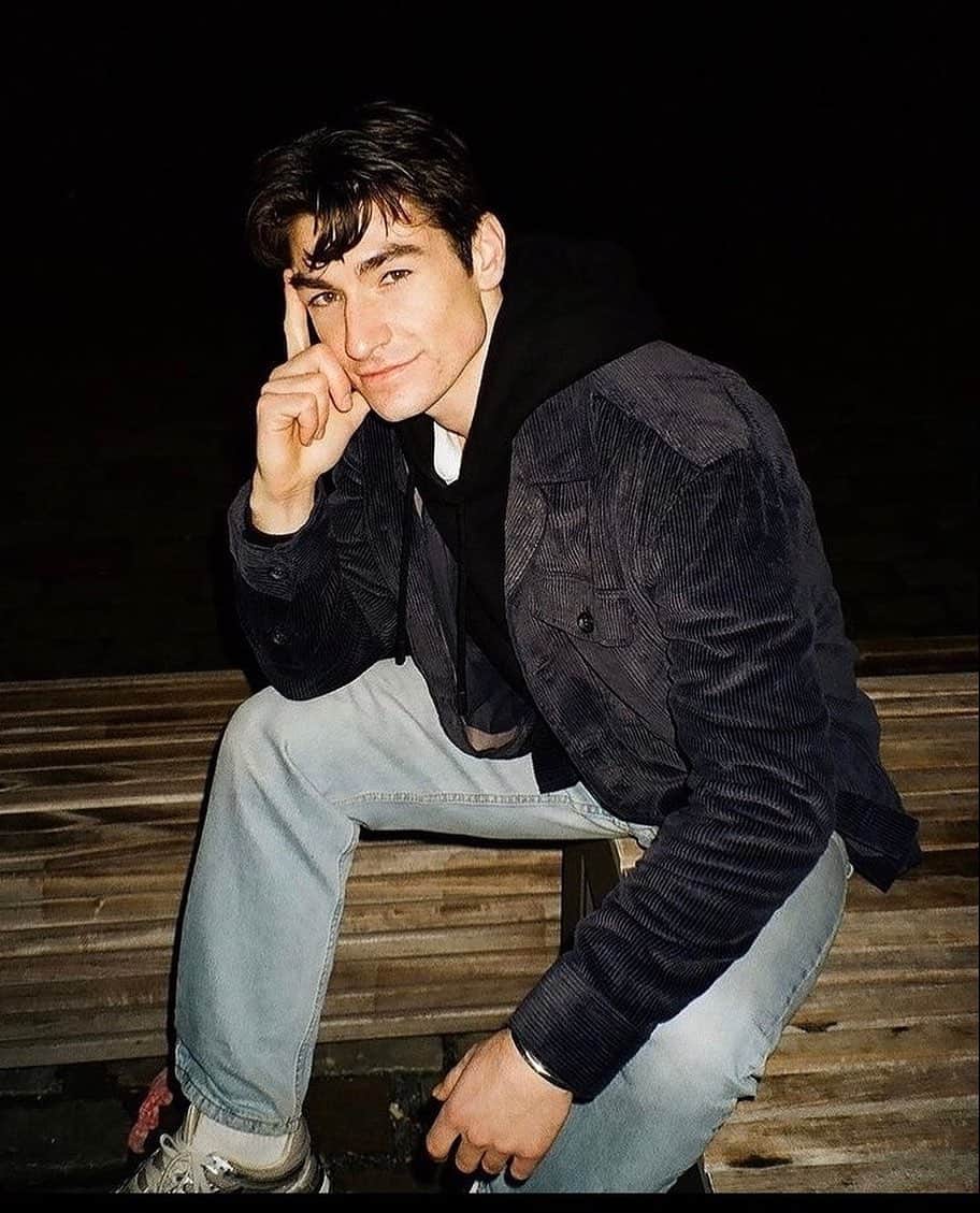 のインスタグラム：「Through the night with @dennisvanpeel ⁠⁠ ⁠⁠ ⁠⁠ #drykorn #drykornforbeautifulpeople #repost #regram #menswear #cord #overshirt #fashion⁠⁠ ⁠⁠ ⁠⁠」