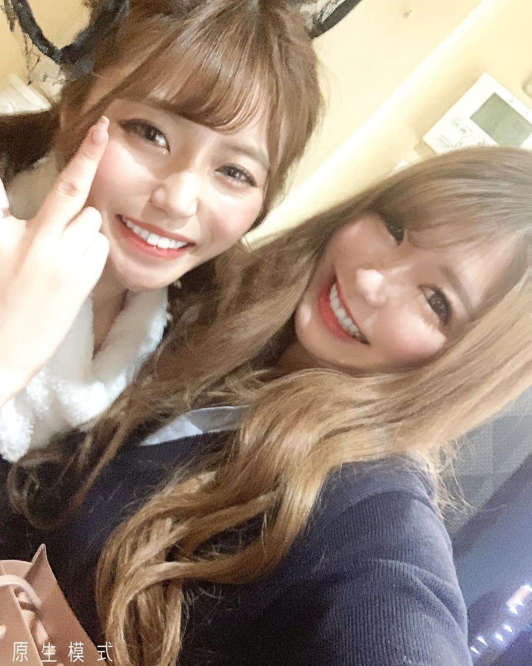 のインスタグラム：「だいすきなはるぴっぴ💓 勝手にヌーブラ借りちゃった💓笑 ほんといつもありがと😭💓」