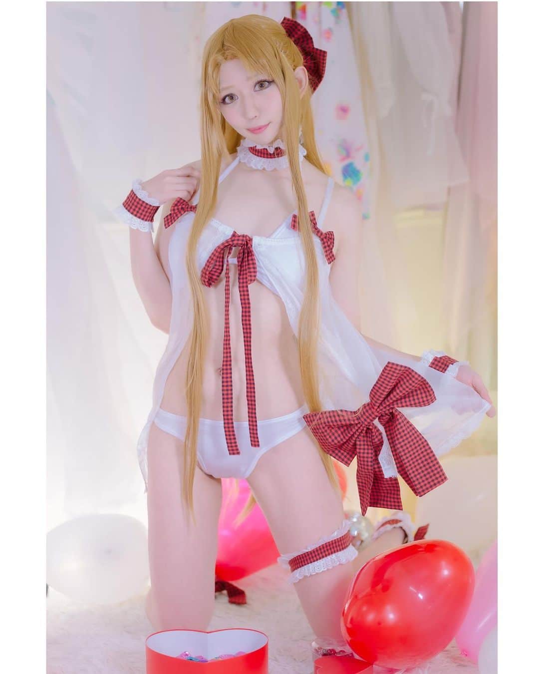 優月心菜のインスタグラム：「ソードアート・オンライン バレンタインピンナップ衣装　結城明日奈  photo by harryさん スタジオ　@namaikiribon  #SAO #ソードアートオンライン  #結城明日奈 #アスナ #コスプレ #コスプレイヤー #japaneseanime #anime #cosplay #バレンタイン #なまいきリボンスタジオ #ピンナップ #ベビードール」