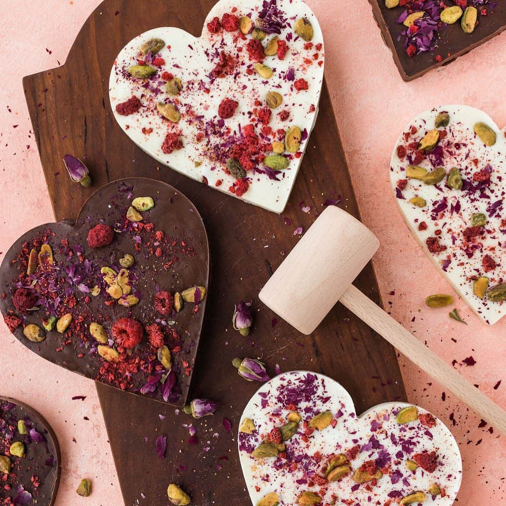 ティファニー・ティーセンのインスタグラム：「This is a heart I’m okay breaking. 😜#chocolate #valentines #love ❤️」