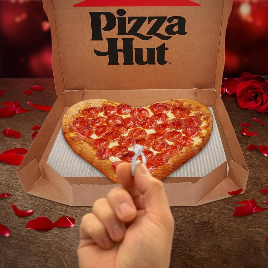 Pizza Hutのインスタグラム：「Another slice? Don’t mind if “I Do” 😉」