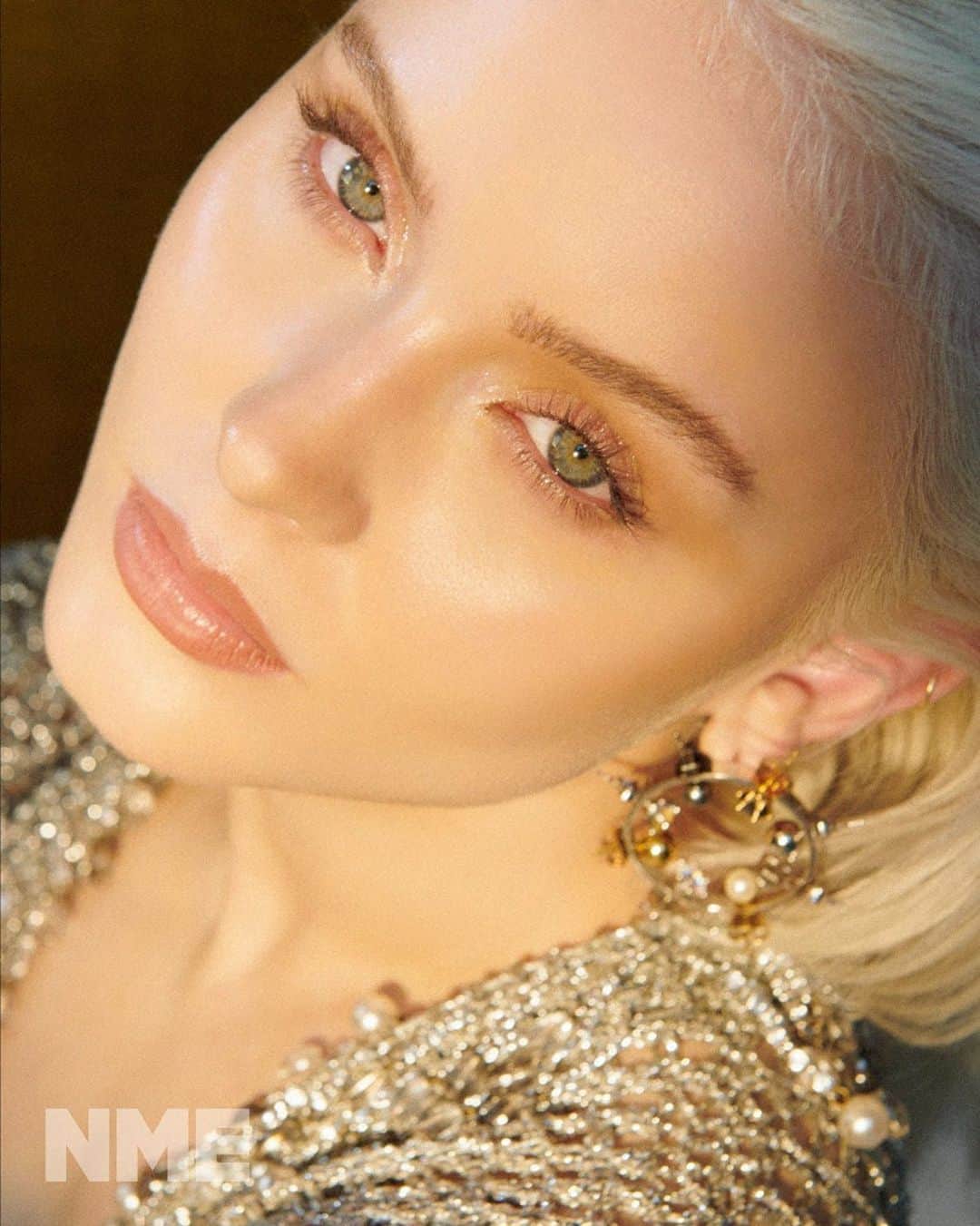 ザラ・ラーソンのインスタグラム：「This little face is the cover of @nmemagazine this month! 👁👁」