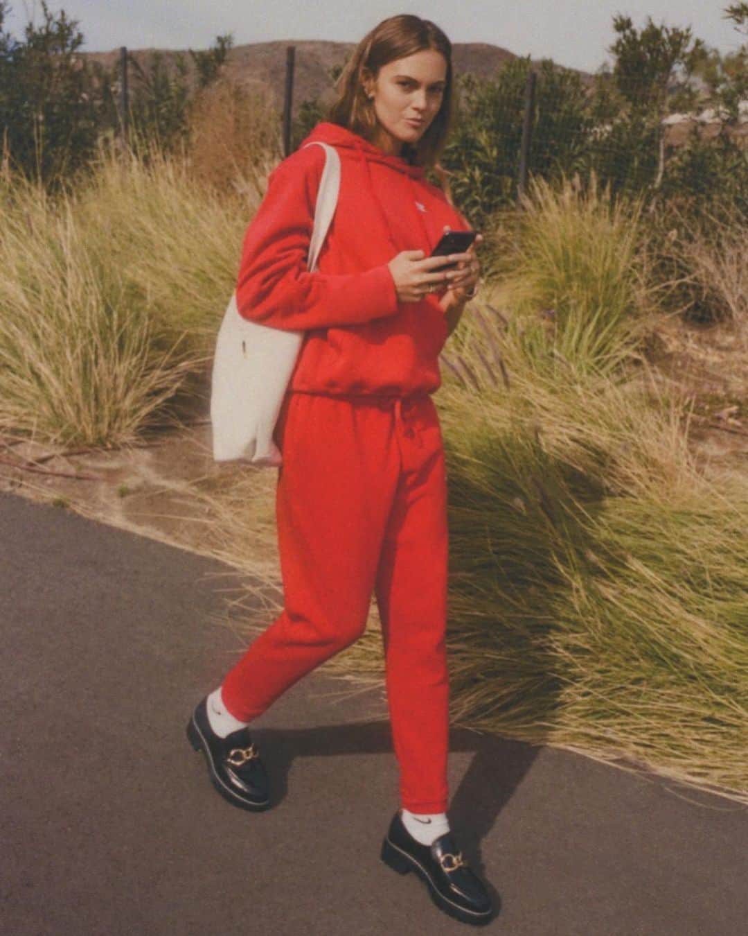 Urban Outfittersさんのインスタグラム写真 - (Urban OutfittersInstagram)「Your weekend market runs just got way cooler and cozier. Swipe and tap to shop new arrivals from @Nike.」2月14日 5時08分 - urbanoutfitters