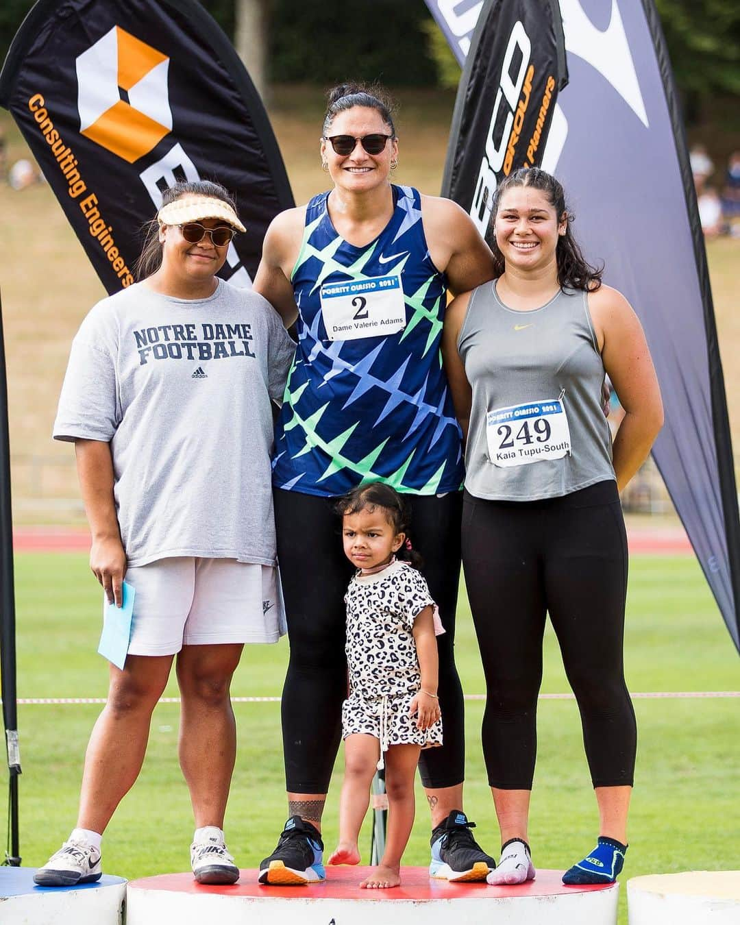 バレリー・アダムスさんのインスタグラム写真 - (バレリー・アダムスInstagram)「So blessed to share the podium with my princess 💕 18.68m yesterday at the Porritt Classic. Solid series. A little happier and a little frustrated but heading in the right direction. #roadtotokyo #athletemum #reality   📸 @alishalovrich」2月14日 5時21分 - valerieadams84