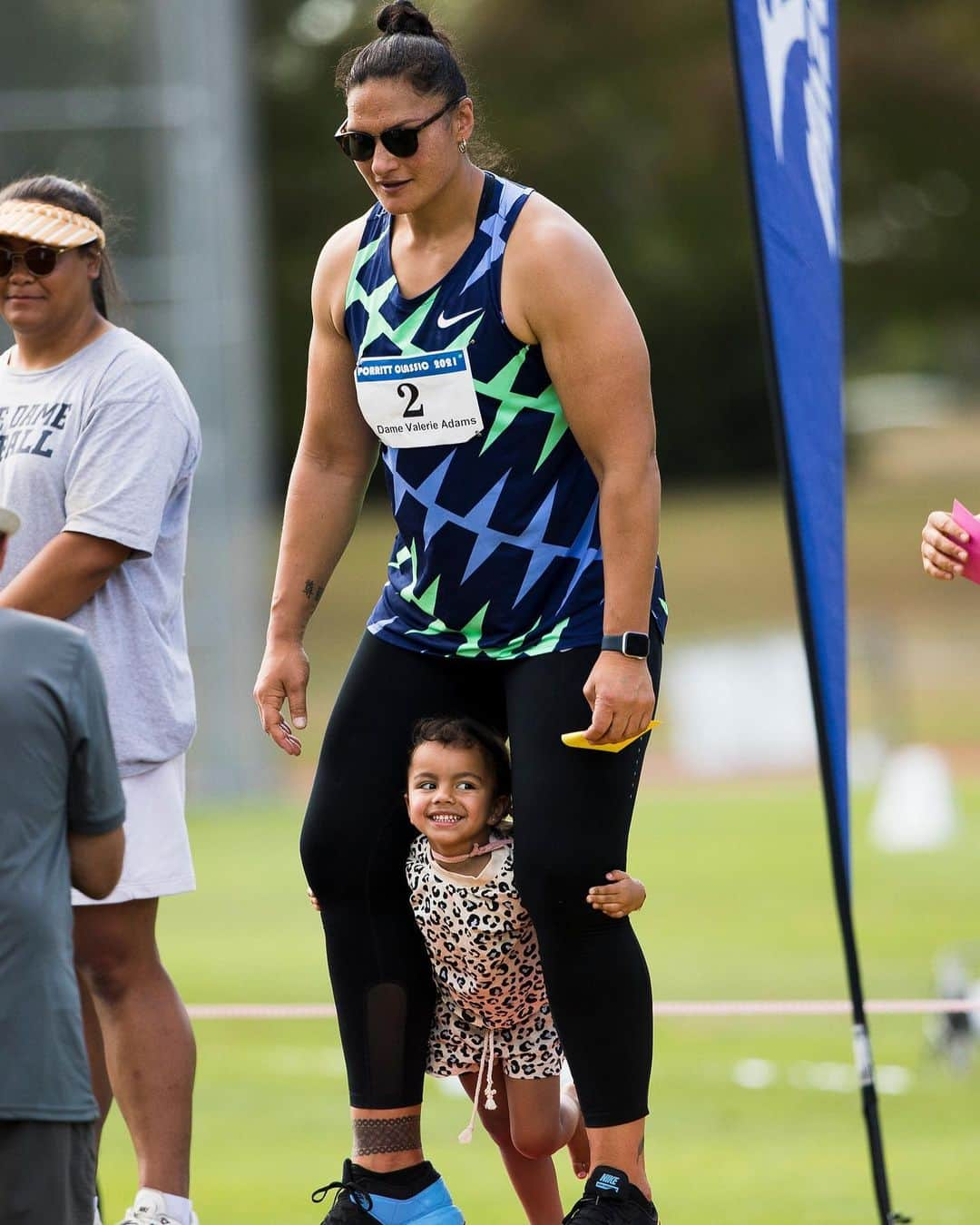 バレリー・アダムスさんのインスタグラム写真 - (バレリー・アダムスInstagram)「So blessed to share the podium with my princess 💕 18.68m yesterday at the Porritt Classic. Solid series. A little happier and a little frustrated but heading in the right direction. #roadtotokyo #athletemum #reality   📸 @alishalovrich」2月14日 5時21分 - valerieadams84