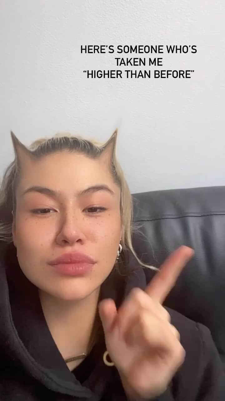 Mali-Koa Hoodのインスタグラム：「@chantmc always has my back, encourages me and has helped me to feel Higher Than Before 🥲 these are the people we keep close. It’s the perfect weekend to spread some love ♥️ Join me + the @flawes boys share a video over on tik tok. We wanna celebrate the people who made YOU feel higher than before! That includes friends, partners, family etc. Get creative and tag us so we can share too! I put my pictures together on iMovie and then tagged the song and added the caption xxxx」