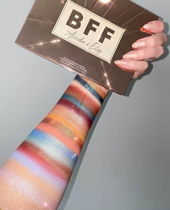 BH Cosmeticsのインスタグラム：「Umm hi swatches! 😍 Check out our Stories to see more from our BFFs @alondradessy and @elsyguevara 👀 #BHxAlondraElsy #bhcosmetics」