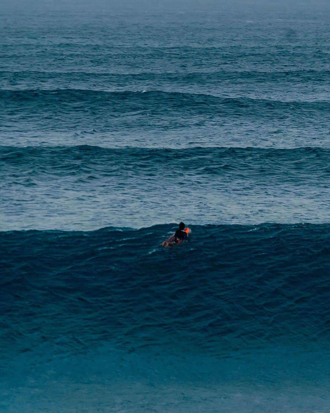 ボディーグローブさんのインスタグラム写真 - (ボディーグローブInstagram)「Corduroy to the horizon 🌊  Who’s looking forward to seeing highlights from today’s swell in Hawai’i?   ~~ 📷 @nickmeistrell #bodyglove #bodyglovegirl #allthingswater #corduroy #corduroytothehorizon #swell #stacked #stackedswell #swelllines #pumping #northshore #oahu #pipeline #offthewall #sevenmilemiracle #seascape #lineupshot #surfshot #surfphotography #surfingphotos #surfline #pickawinner #mindset #solo #solosession #alone #emptywaves #pipelinevalentine #bymyself #redsurfboard」2月14日 5時40分 - bodyglove