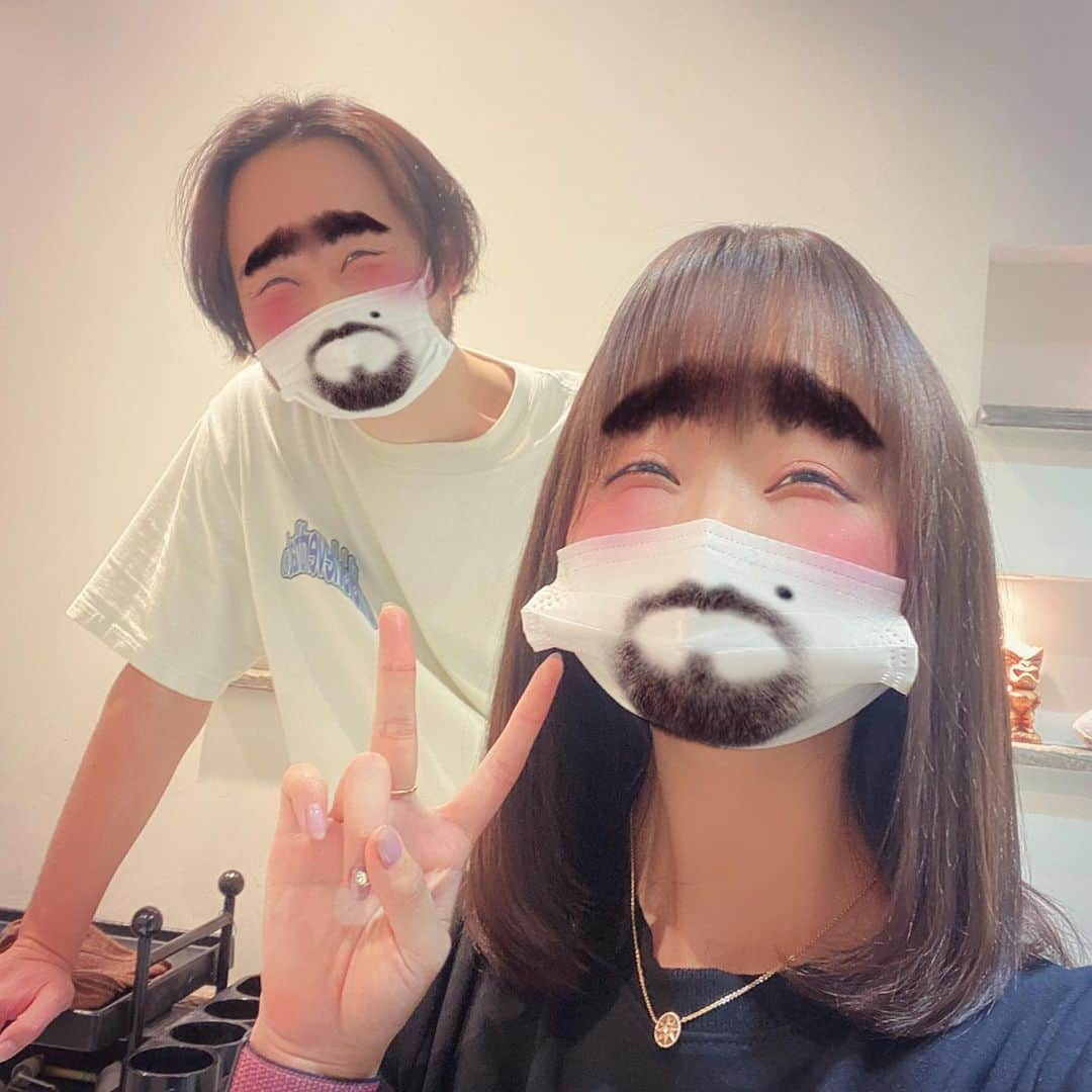 井口裕香さんのインスタグラム写真 - (井口裕香Instagram)「🖤 ストパーかけてもらいました。 髪色も落ち着きました。黒め！ しばらくピンで前髪とめちゃだめです。 でこち禁止！さらばでこち！見納めでこち！  わたなべさん🧔🏻 お帽子取ったら黒髪だった！ かわいい〜☺️わたし黒髪派〜！ 今日もありがとうございました〜♡ 男女問わず美容院に迷ったらぜひ渡辺さんおすすめします💁🏽‍♀️  今日メイクうまくいったし全体的に良い感じだけど最速で最短で真っ直ぐに一直線に、帰宅じゃ〜アマプラで相席食堂でも観ぃ〜👴🏻🤚🏻」2月14日 17時01分 - ooo31_iguchiyuka_31ooo