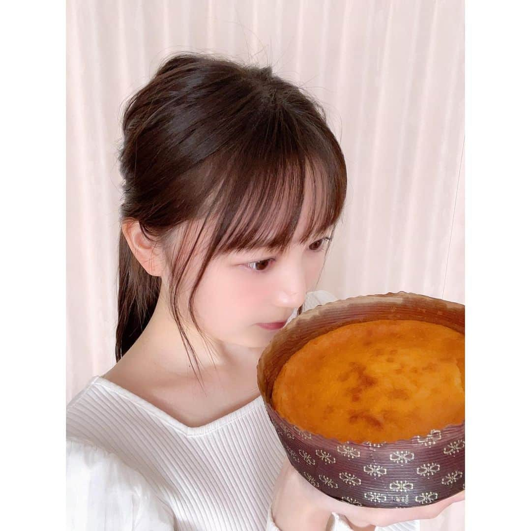 伊藤美優さんのインスタグラム写真 - (伊藤美優Instagram)「. ベイクドチーズケーキ！🧀 家族にあげたらすごく喜んでくれたよ🥰がんばってよかった〜！  （写真撮ってるとき匂いの誘惑凄かった...💦） . #バレンタイン #バレンタイン手作り #バレンタインレシピ #ベイクドチーズケーキ #チーズケーキ #手作りケーキ #手作りお菓子 #手作りスイーツ #おうちカフェ #베이킹 #발렌타인데이 #발렌타인 #instafood #ディスカバリーネクスト」2月14日 15時34分 - miyuuuuu_ito