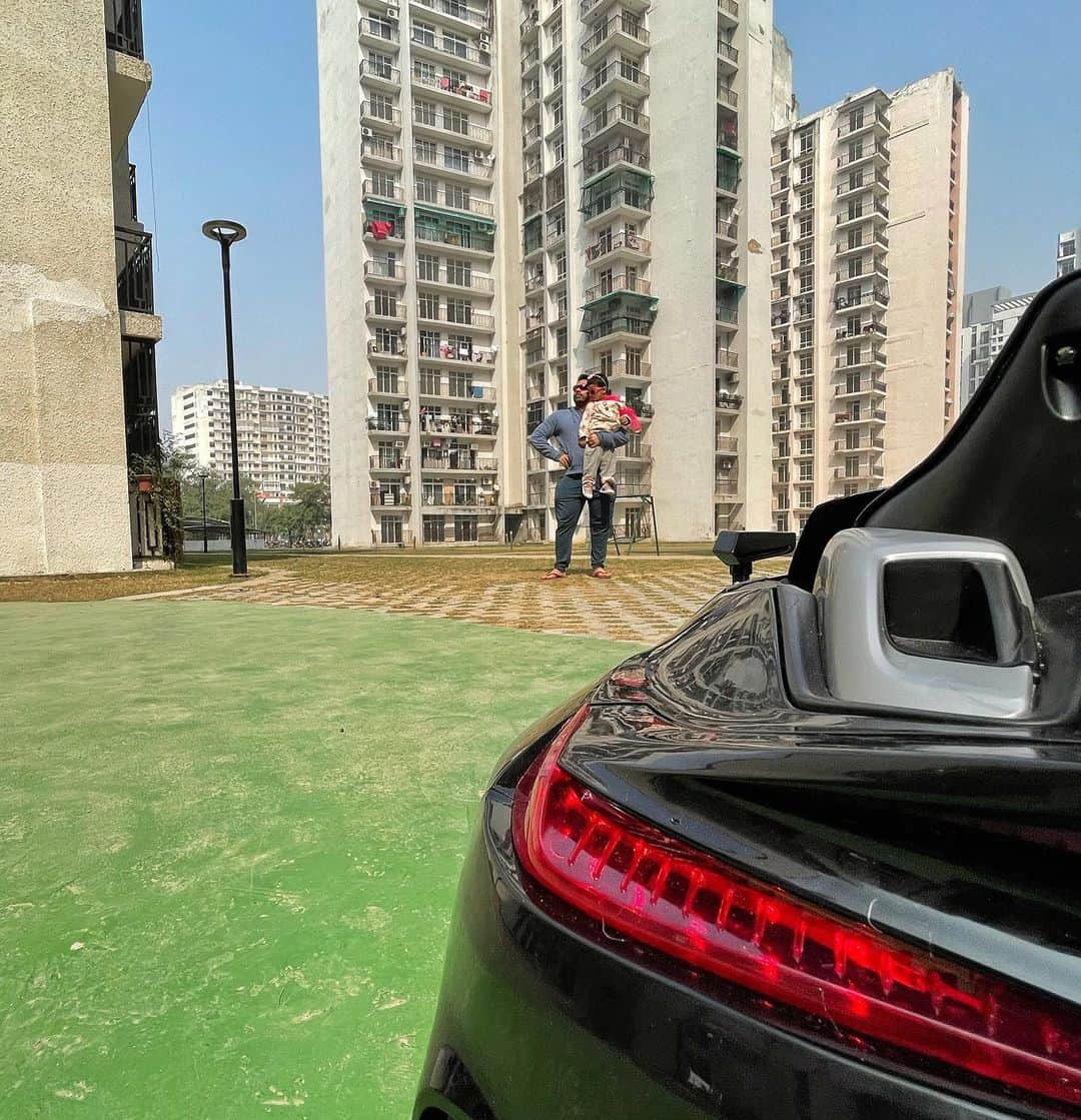 Gaurav Tanejaのインスタグラム：「Worked hard day and night for this moment. My Dream BMW Z4. Kaun kehta hai din mein sapne nahi dekte... . #flyingbeast #BMW #dream」