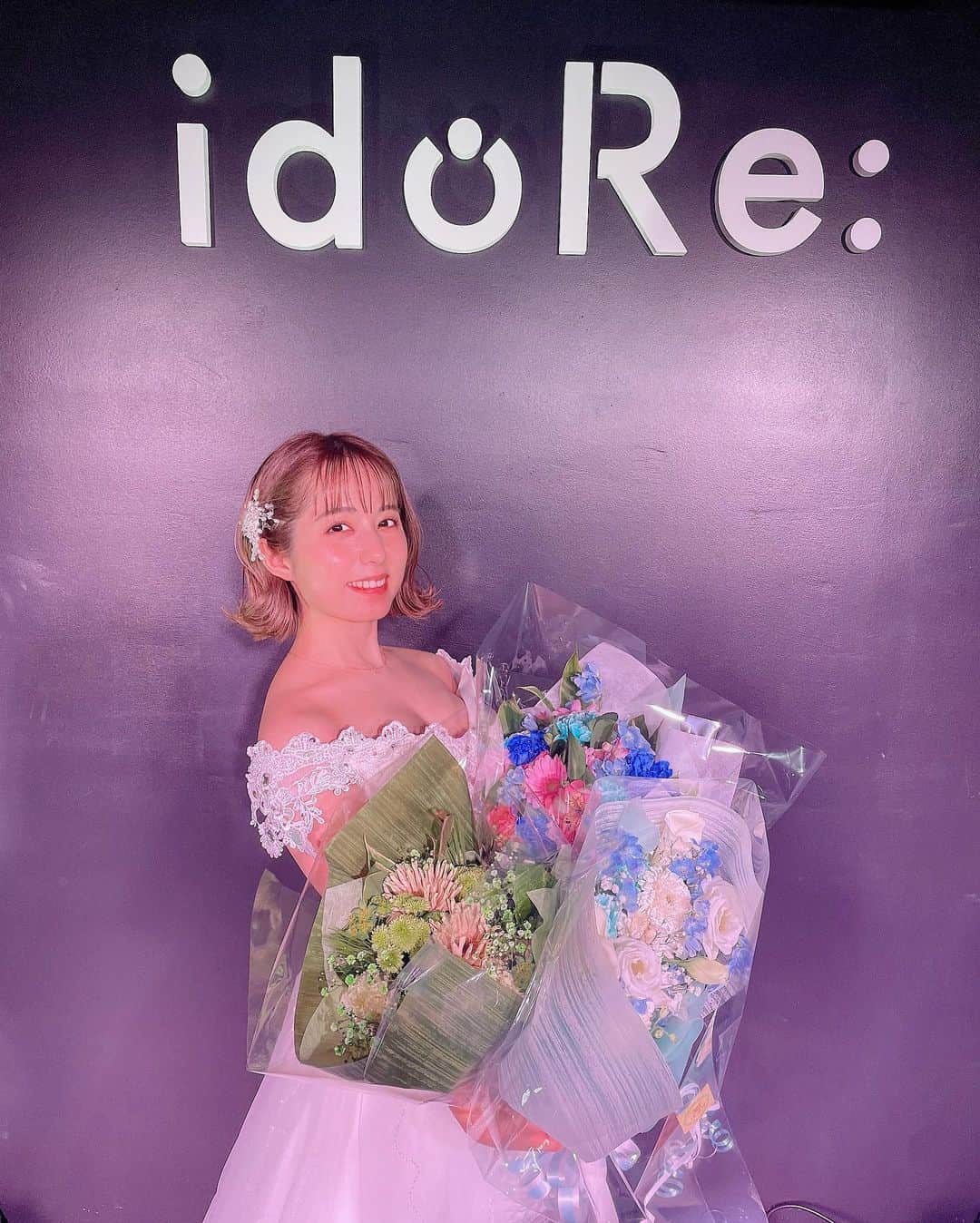 前田美里のインスタグラム：「#idoRe 生誕祭ありがとうございました🎀 . 25歳だいぶ大人になりましたので、大人の色気を出していけるように頑張ります。 . . #生誕祭 #25歳  #ドレス #ウエディングドレス  #ショート #make #イエベ #自撮り #ファインダー越しの私の世界 #被写体 #写真好きな人と繋がりたい #写真 #ヲタク #櫻坂46 #欅坂46 #日向坂46 #フォロー #フォロワー募集中  #japanesegirl #follow #followme #좋아요 #팔로우미 #팔로미 #오오티디 #gravure #flower」