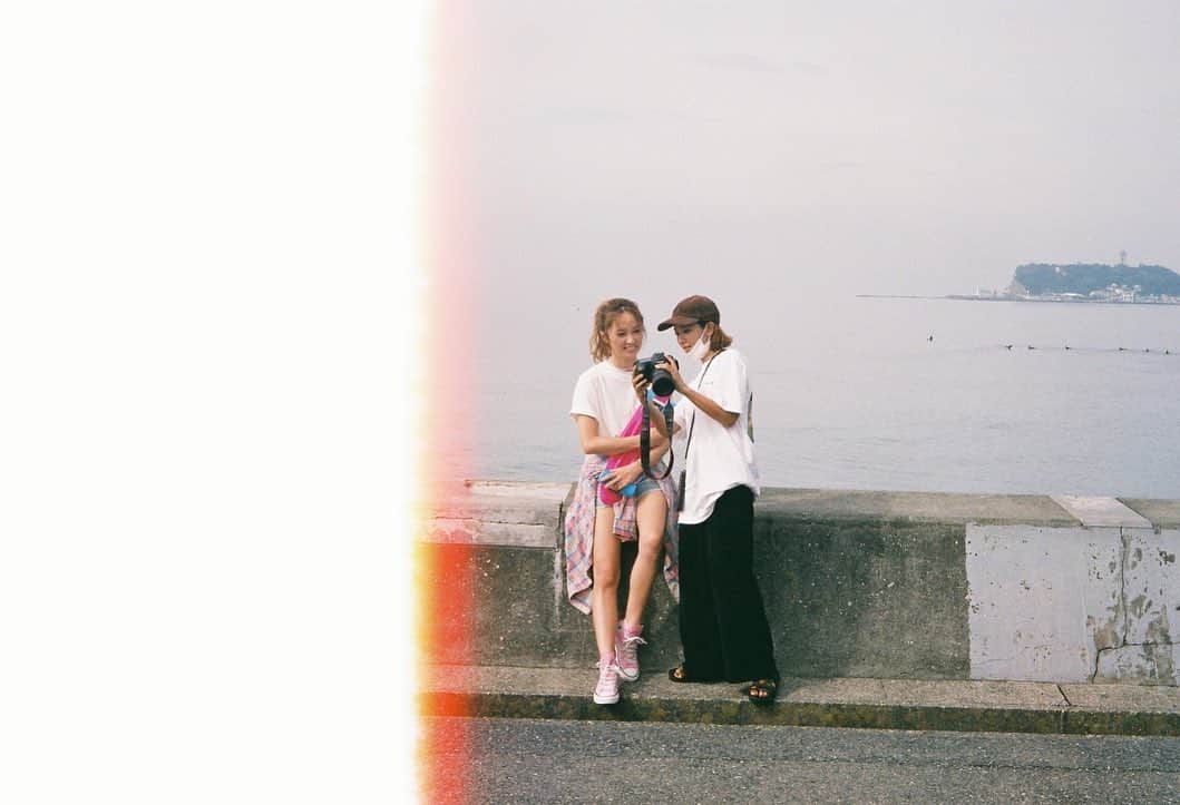 Ami さんのインスタグラム写真 - (Ami Instagram)「これはPacificDRIVEIN七里ヶ浜で撮影した時の🏄‍♀️✨ 大好きな人たちとの仕事は、そりゃもうただただ楽しいよね‼︎ Photoby @toriicamera」2月14日 15時43分 - ami_dream05
