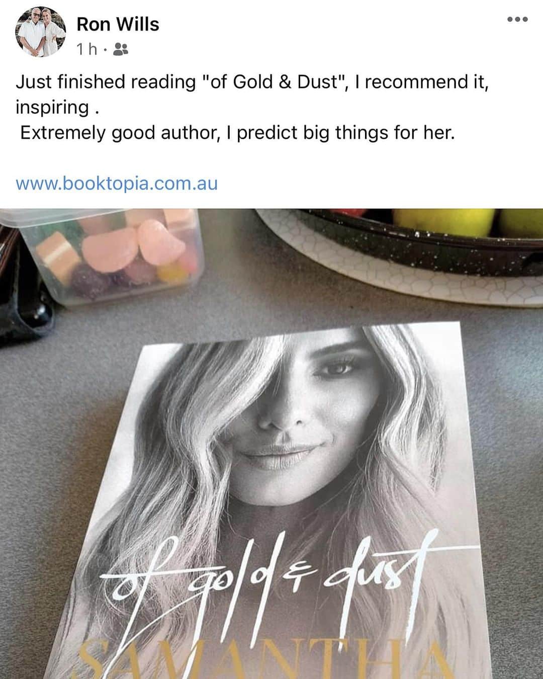 サマンサウィルスのインスタグラム：「Guys.... My dad just finished reading an advance copy of my book and he’s reviewed (and recommended!) it on his Facebook page to all his friends.   I can see he’s also eaten all the black jellybeans from the woolies party mix and left in a Tupperware for Mum, because Mum doesn’t like black jellybeans so he leaves her the good ones.   (He also text me to say that if the book gets a screen adaption, he would like to be played by Sylvester Stallone, I told him he’s more a Ray Meagher in my eyes, but the good news is we don’t have to make any big decisions on that right now.)   #RonsReview  xx」