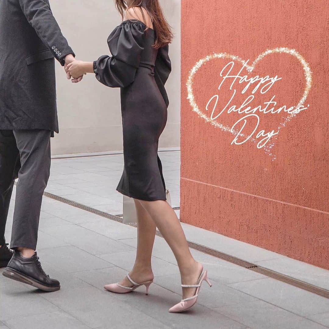 のインスタグラム：「[Valentine Sparkle] 愛，一直都在。   【2月4日至15日 : 情人節限定優惠✨】 於官網選購初春貨品時輸入優惠碼「LOVE21 」，即可享限定8折優惠❣️ 您更可以選擇在店舖取貨或者免本地運費，即Click入 http://staccato.com.hk 選擇心水款式❣️ -------------------------------------  #staccatohk #staccato #everywhereismyrunway #fashion #shoes #Spring21 #blingbling #stayhome #happyshopping #heels」