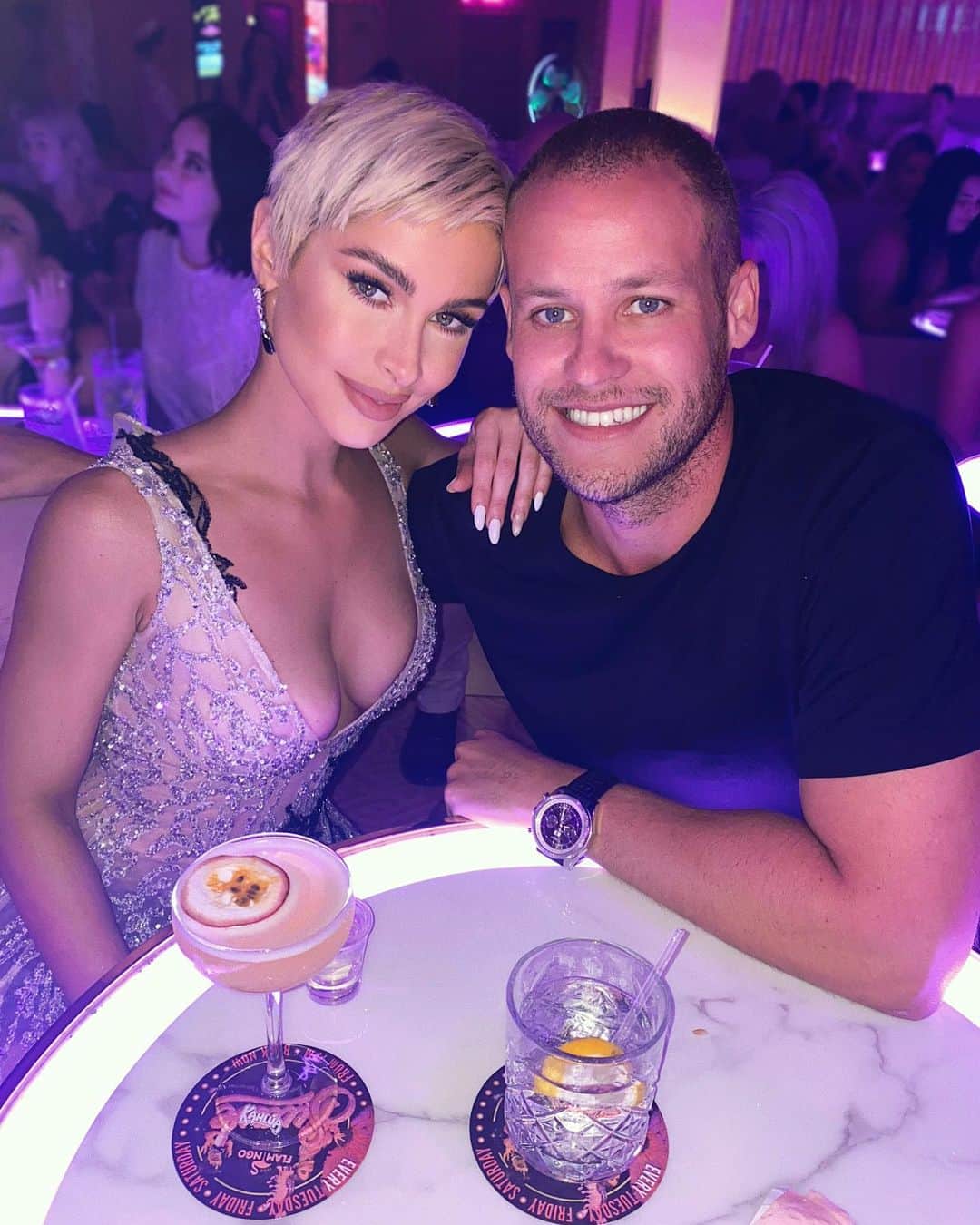 エリー・ゴンサルヴェスのインスタグラム：「On our anniversary I want you to know how much I’ve enjoyed annoying you all this time & how excited I am to keep doing so in the future 😂😜 12 years of unbreakable adventures, lessons, memories and loving you today @ross_scutts ❤️ Happy Anniversary + Valentine’s Day. Thank you for loving me for ME and supporting my dreams endlessly. We have grown up so much over these last few years & I can’t wait for whats to come.. 🤵🏽👰‍♀️🤰🏽😜 you’re also the only reason I shave my legs so THANKYOU for making me want to be a better person.」