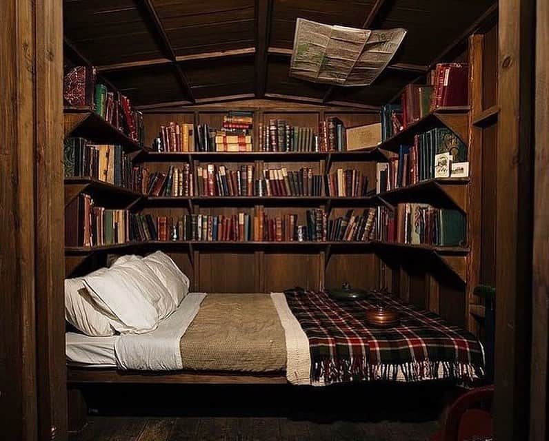シャニン・ソサモンのインスタグラム：「🧸 what a room 🛎 🔑 🛏 #inspired   #REPOST @johnp.shanley」