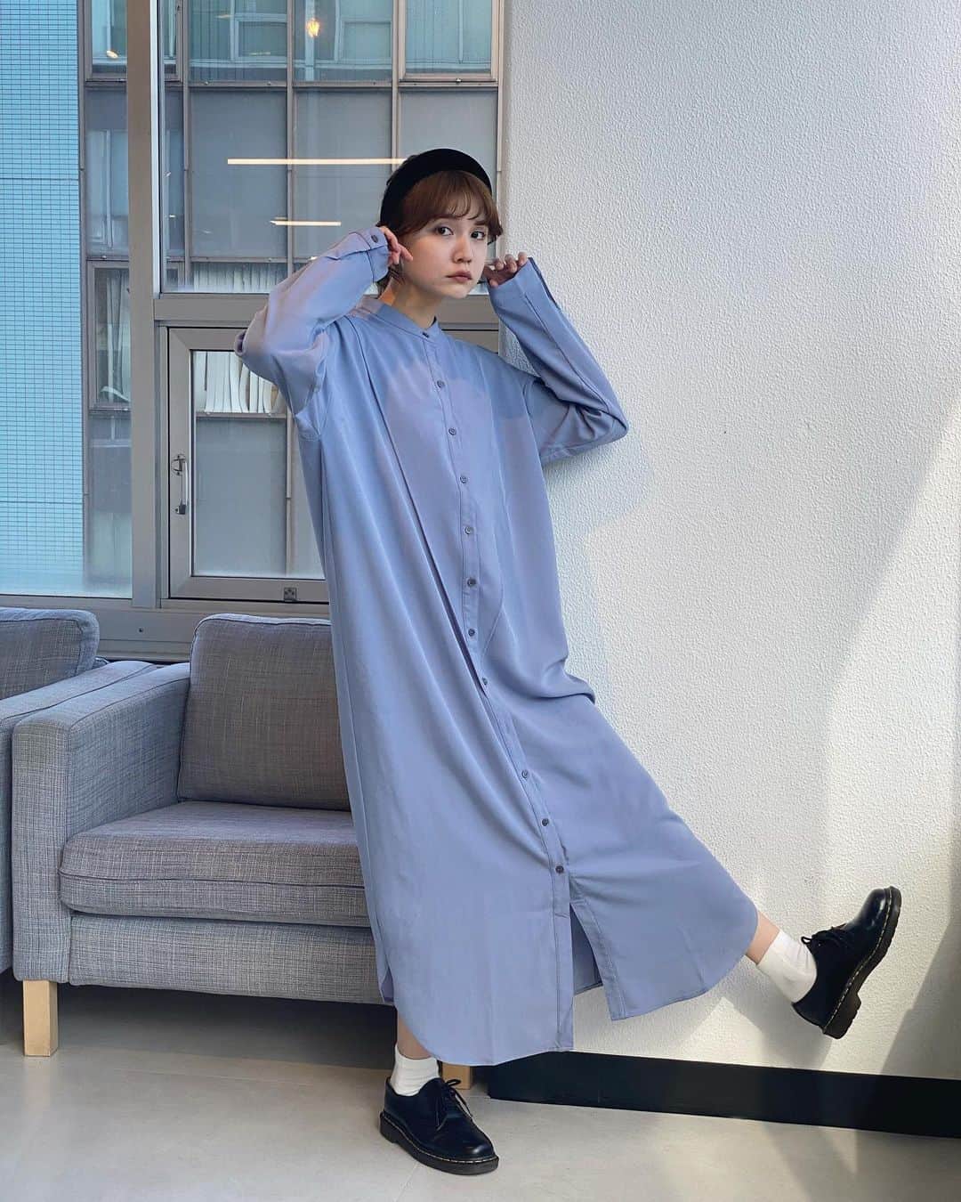 村田倫子さんのインスタグラム写真 - (村田倫子Instagram)「青に塗れてる日。🐬🐬🐬 ゆるんずるんなシャツワンピかわいい。  #りんこーで shirt @auntmaries.official  shoes @drmartens_japan」2月14日 16時09分 - rinco1023