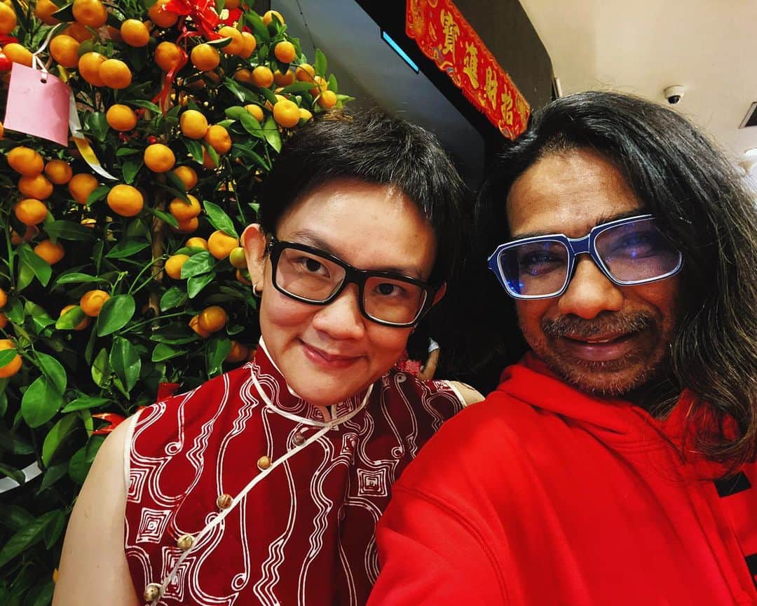 鄭碧瑩のインスタグラム：「With ❤️ from us. Have a blessed 🐮 year ahead! . . . . #lunarnewyear #cny2021 #chinesenewyear #vsco #vscored #red #vscocam #vscogrid #vscogram @yeomamabatik」