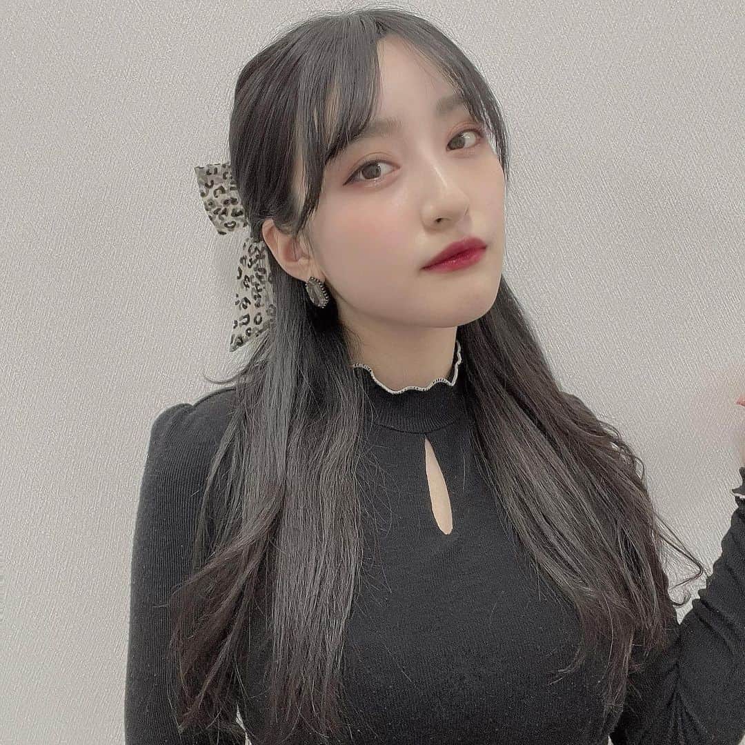 のインスタグラム：「🐈‍⬛🌙 . . . #eatme #ハーフアップ #ハーフアップアレンジ #黒髪ロング」