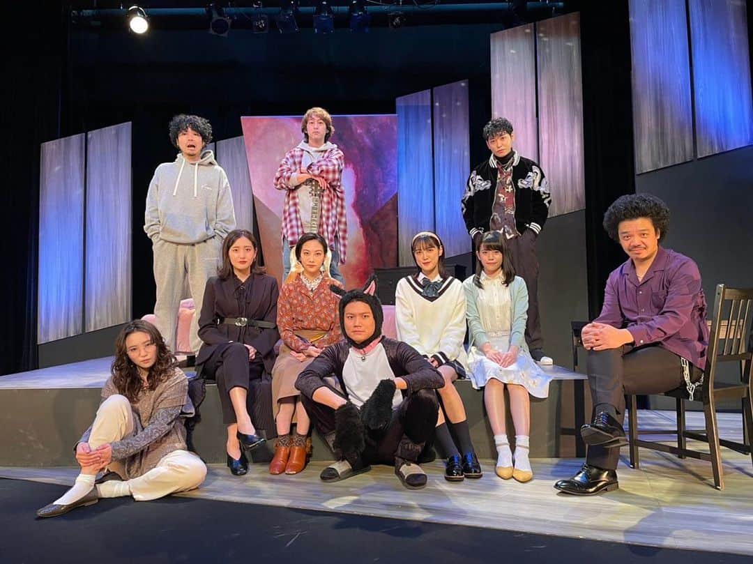岩井七世のインスタグラム：「『PINKの川でぬるい息』 全公演、終えました。  キャストとスタッフとお客様とみんなで出来た愛しい作品になりました。あんな苦しくておかしな出来事だったのに、なんて爽やかな後味なんだろう。  PINKの川になってぬるい息した日々、あっさりと解散して、さみしい明日が来そう。それもまた心地良いです。  見逃し配信が決定したので、ご来場いただけなかった方やもう一度近くで見たい方もごらんください。なんとこの配信版はDVDとは別の回。違ったテイクと色んなアングルで観られます。どうぞ何度でも味わってやってください。  ご来場、ありがとうございました！！！  #キ上PINK」