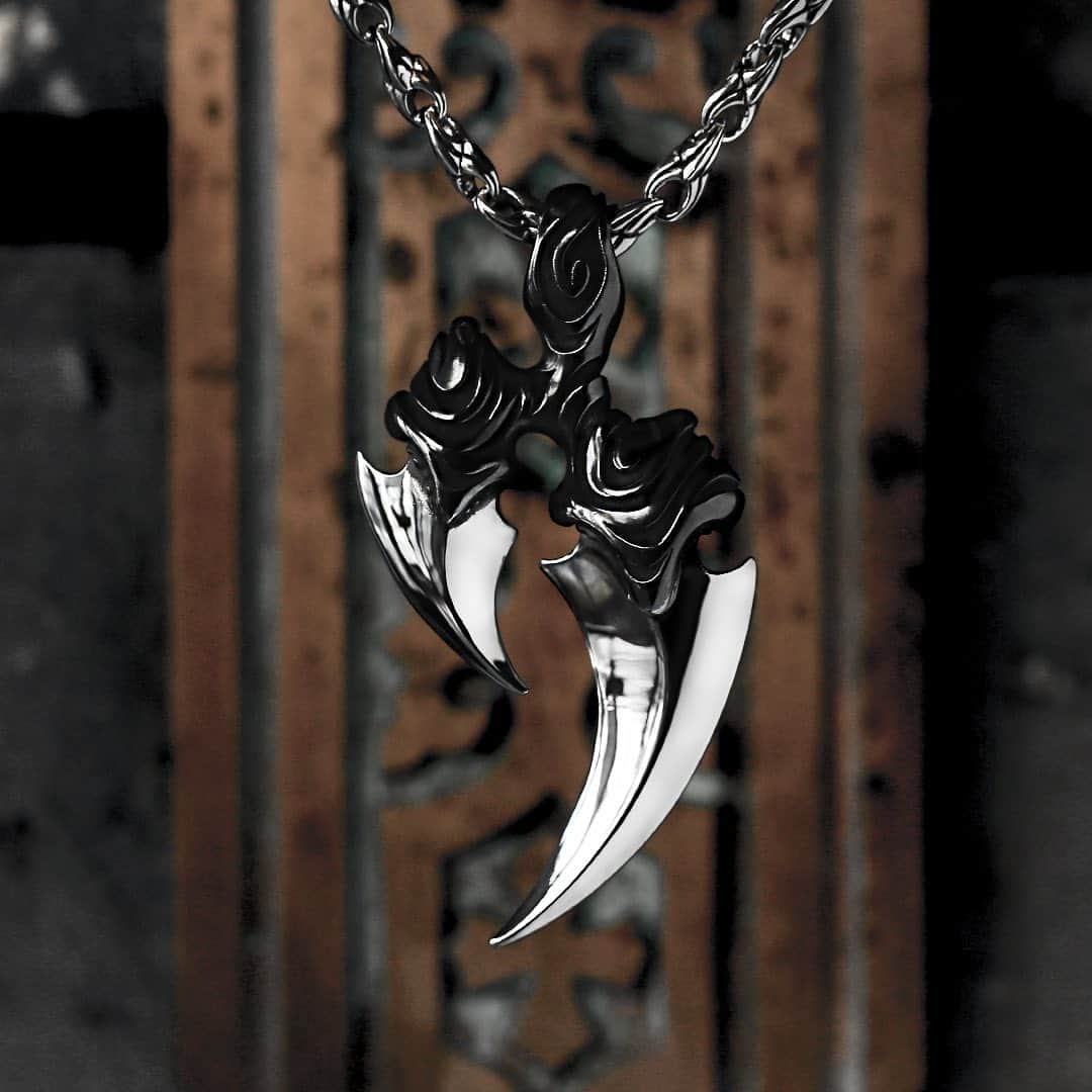 ブラッディマリーのインスタグラム：「﻿ Pendant : LA Vampire sword ¥105,000 +TAX﻿ ﻿ ーーーーーーーーーーーーーーーーーーー﻿  #bloodymaryjewelry #bloodymary #jewelry #silver #fashion #jewelryporn #jewelrydesign #jewelrygram #accessory #accessories #silverjewelry #ブラッディマリー #シルバーアクセサリー #fashionjewelry #black #blackfashion #シルバー #アクセサリー」